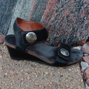 Taos Carousel 2 black leather wedge heel sandals w/ silver hardware womens